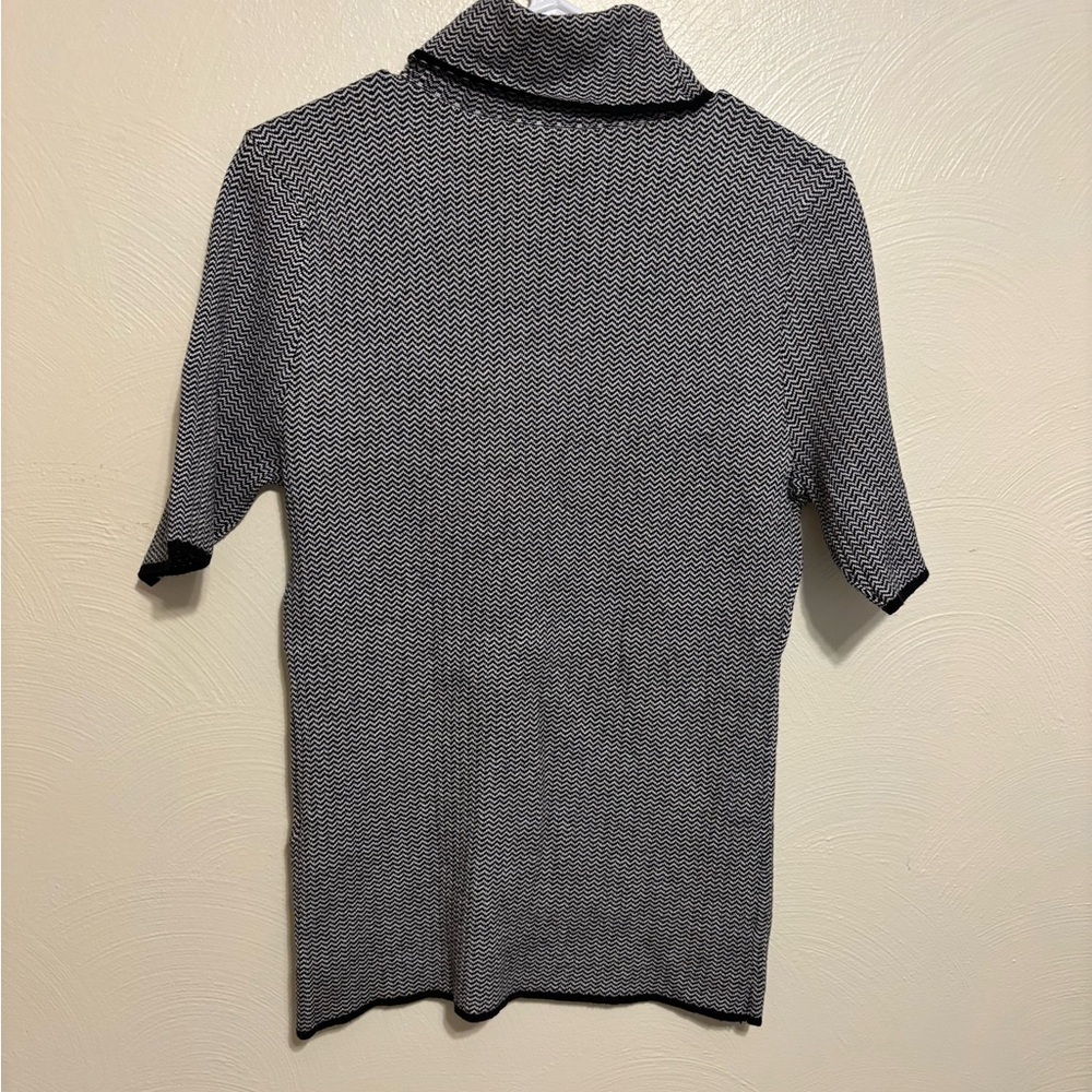 White House Black Market Black White Chevron Knit Turtleneck Top Large - Picture 9 of 9